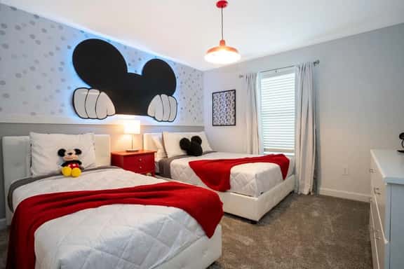 Comfy Themed Home, Private Pool, Prime Location - Image 1