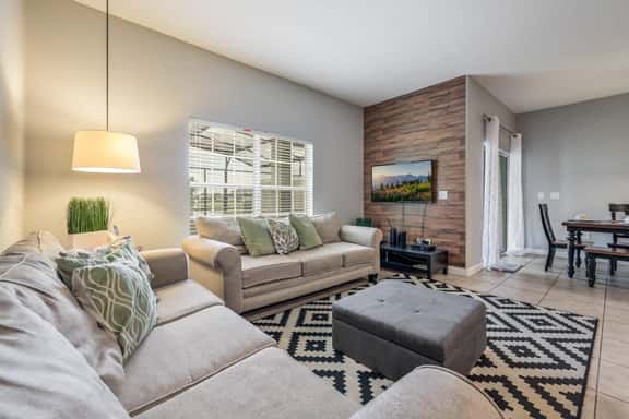 Cozy Home Near Disney Parks - Prime Location - Image 1