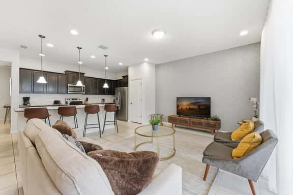 Cozy and Spacious 5BR with Pool Near Disney Parks - Image 1
