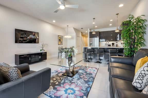 Distinctive Home, Private Pool - Image 1