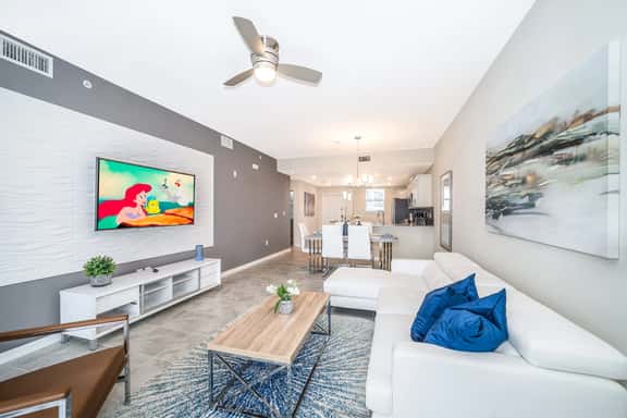 Elegant 2Bed Condo in Storey Lake, Prime Location - Image 1