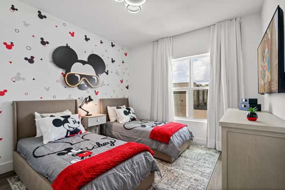 Elegant 5BR Home, Mickey & Harry Potter Rooms - Image 1