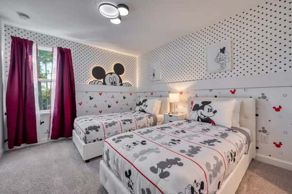 Gorgeous themed home for family fun - Image 1
