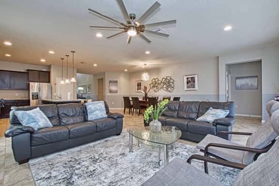 Home 8 Bdrm at Windsor Westside with Top Amenities - Image 1