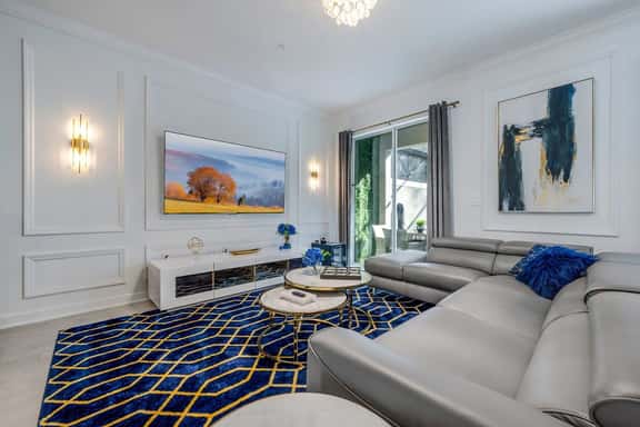 Luxury Chic, Modern Home, Prime Location - Image 1