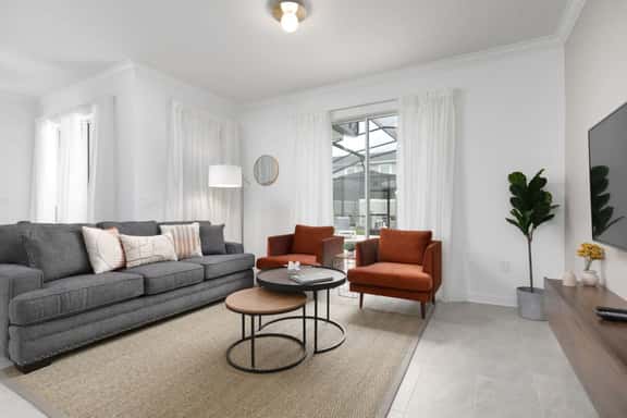 Modern Chic-Spacious, Private Pool, Prime Location - Image 1