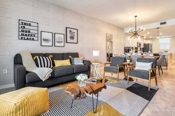 Modern Luxe Condo - Stunning Design - Image 1