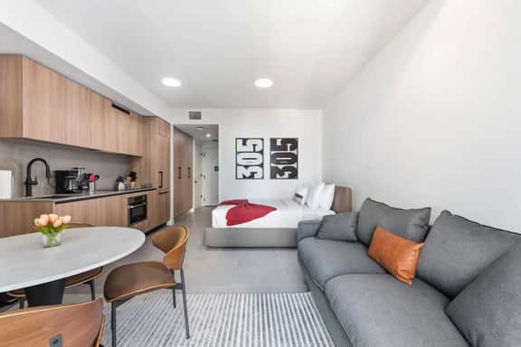 Modern Studio, Downtown Miami, Amazing Amenities - Image 1