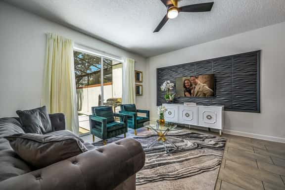 Relax in Style at this Spacious 4-Bedroom Villa! - Image 1