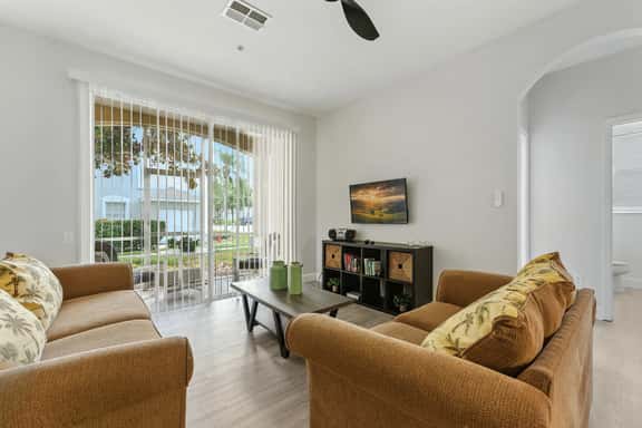Resort Condo 3BR - Pool, Balcony, Near Disney - Image 1