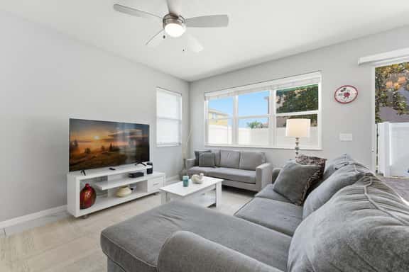 Savvy 4Bed Stay Near Orlando Attractions - Image 1