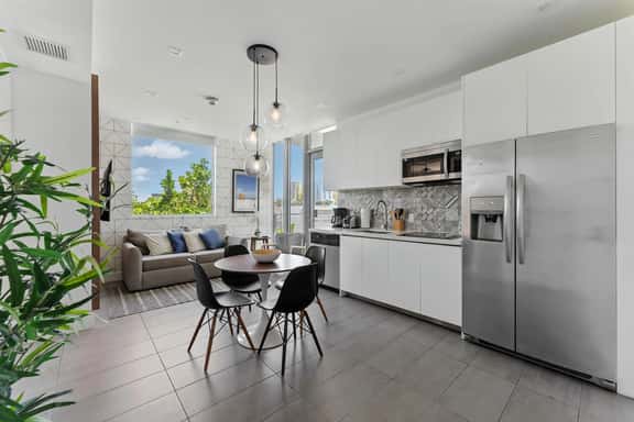 SoBe 2 Bedroom Near Ocean Drive - Image 1