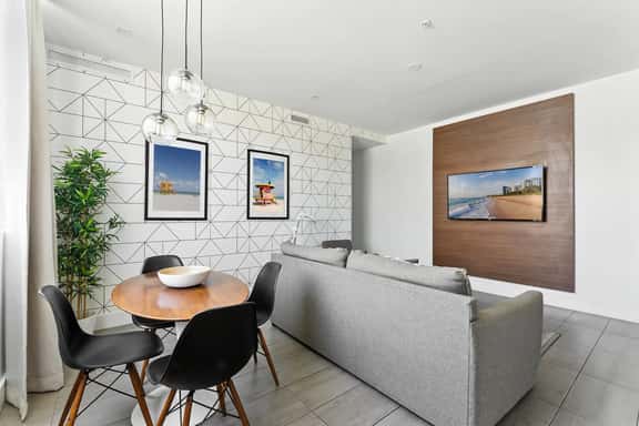 South Beach 2BR Paradise - Image 1