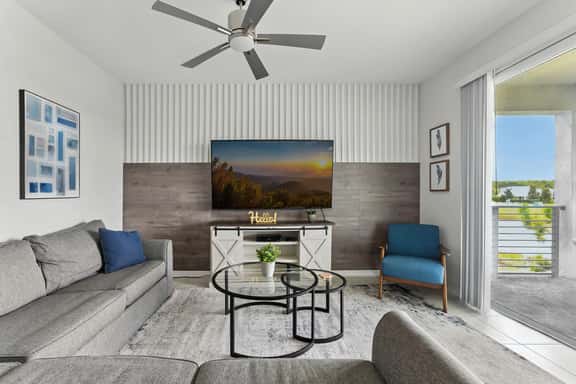 Spacious 2BR, Mickey Bedroom, Lake View - Image 1