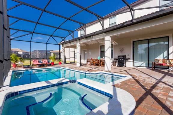 Spacious 5BR, Private Pool, Beautiful Decor - Image 1