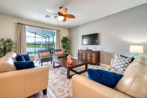 Stunning Home, Private Pool, Great Location - Image 1