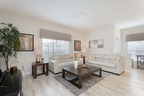 Stunning Storey Lake Villa, Prime Location - Image 1