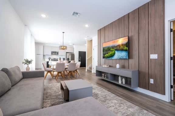 Stylish 4BR Home in Doppio Westside - Image 1