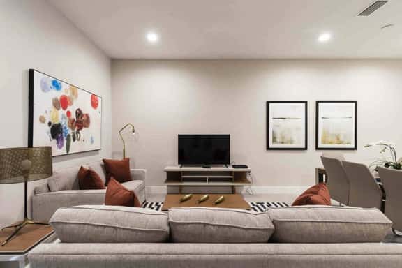 Stylish 4Bed Townhome at Summerville Near Disney - Image 1