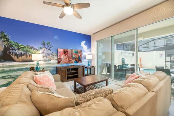 Sunny Retreat-Colorful Home, Pool, Great Location - Image 1