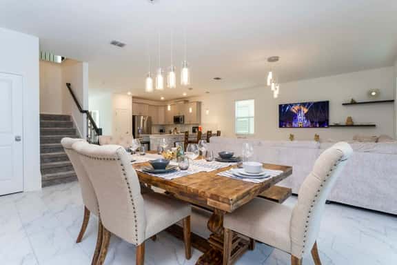 Super nice and spacious 9BDR home - Image 1