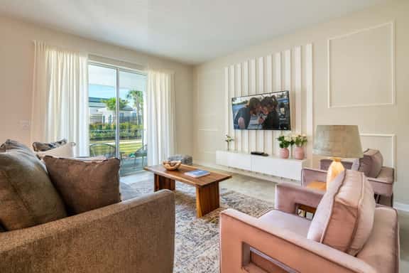 Urban Elegance - Modern Retreat - Image 1