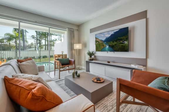 Vacation fun in this modern luxury home - Image 1