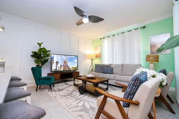Vibrant, Themed Home, Prime Location - Image 1