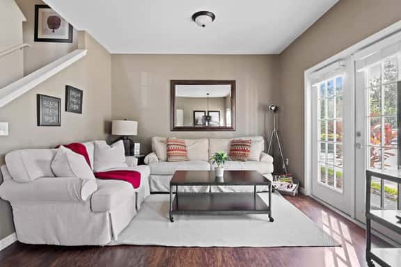 Welcoming 4 BR Sleeps 10 Guests - Image 1