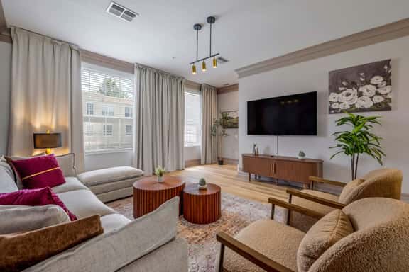 Comfortable 3BR Near Convention Center & Epic Park - Image 1