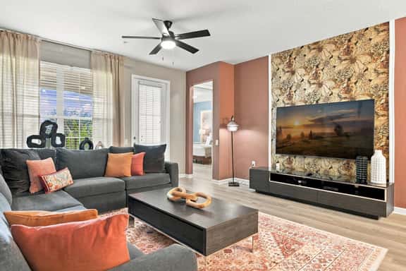 Luxury 3BR, Newly Renovated, Lake View, Vista Cay - Image 1