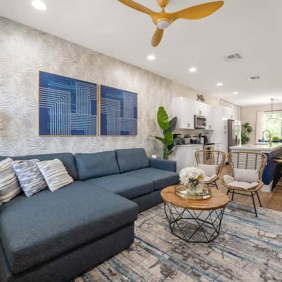 Beautiful 4BR Home w/ Modern Design - Image 1