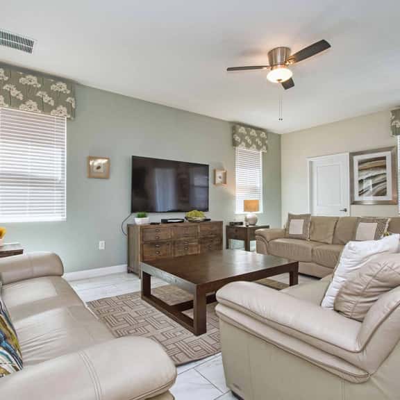 Beauty Home, Private Pool in Champions Gate - Image 1