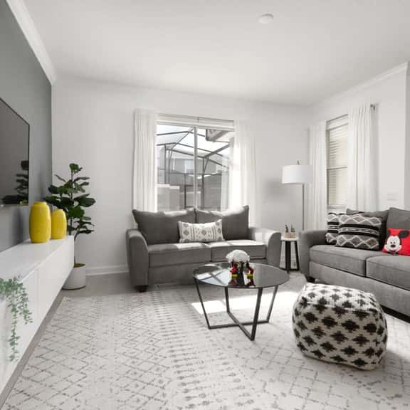 Charming Mickey-Themed Home, Prime Location - Image 1