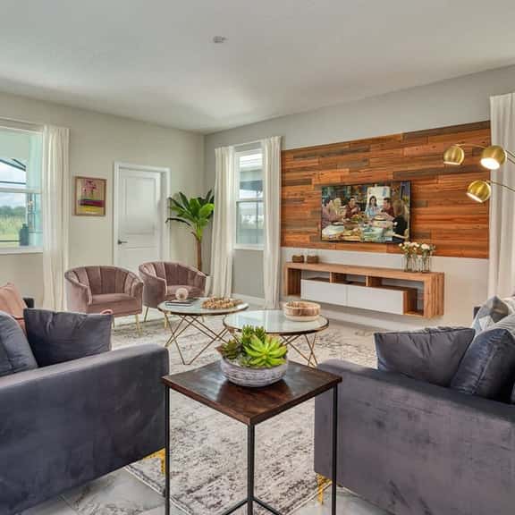 Chic Luxury Decor, Prime Location, Game Room Bliss - Image 1