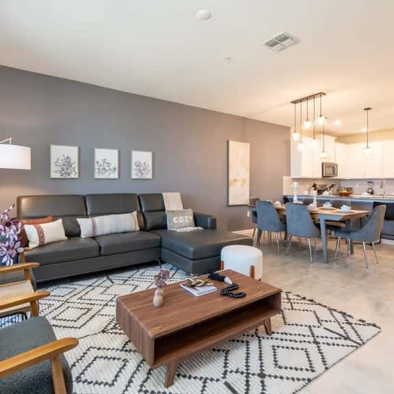 Chic Spacious Condo, Perfect for Your Vacation - Image 1