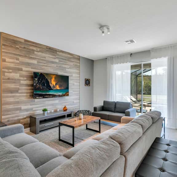 Classy 6BR Home with Private Pool - Image 1