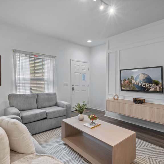 Comfort and Style, 3BR Near Disney, Sleeps 8 - Image 1