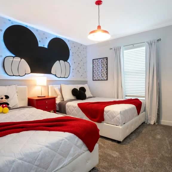 Comfy Themed Home, Private Pool, Prime Location - Image 1