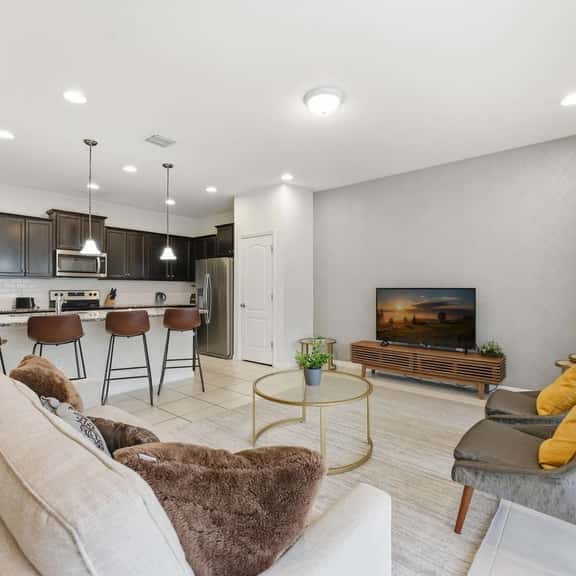 Cozy and Spacious 5BR with Pool Near Disney Parks - Image 1