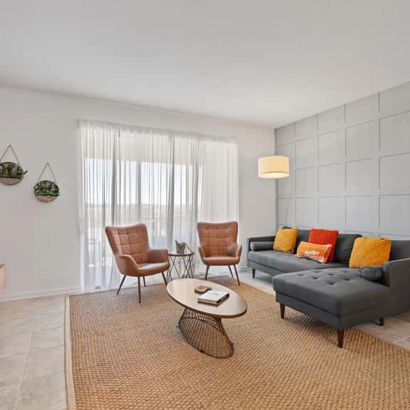 Elegant and Spacious 3 Bed Condo at Champions Gate - Image 1