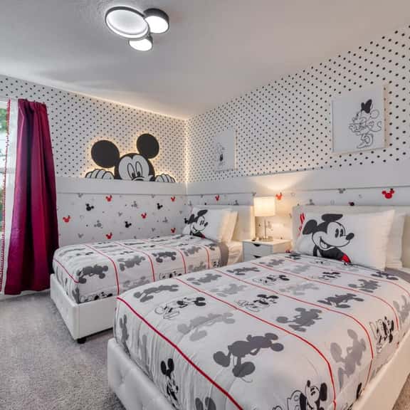 Gorgeous themed home for family fun - Image 1