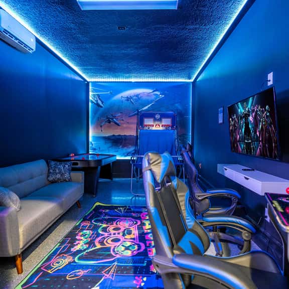 Home 6Bed , Themed Rooms, Game Room, Storey Lake - Image 1