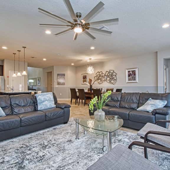 Home 8 Bdrm at Windsor Westside with Top Amenities - Image 1