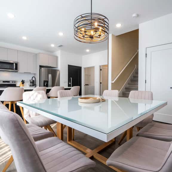 Luxury 4BR Home, themed Bedrooms - Image 1