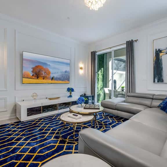 Luxury Chic, Modern Home, Prime Location - Image 1