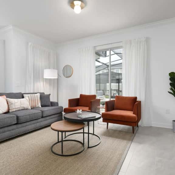 Modern Chic-Spacious, Private Pool, Prime Location - Image 1