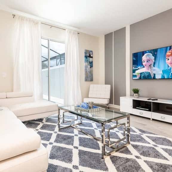 Modern Comfort 4BR Home with Pool - Image 1