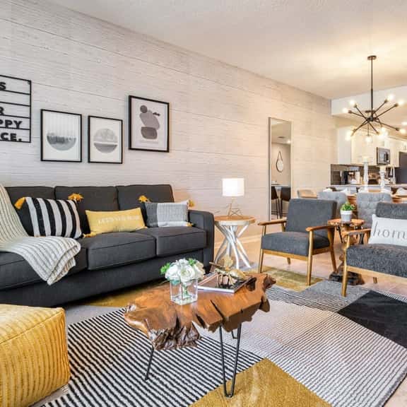 Modern Luxe Condo - Stunning Design - Image 1