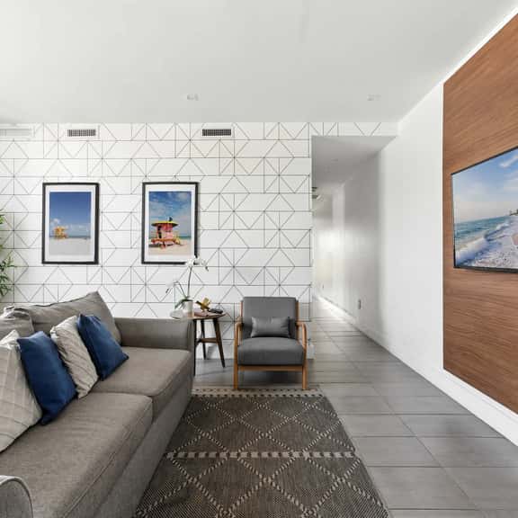 Modern South Beach 2 Bedroom Gem - Image 1